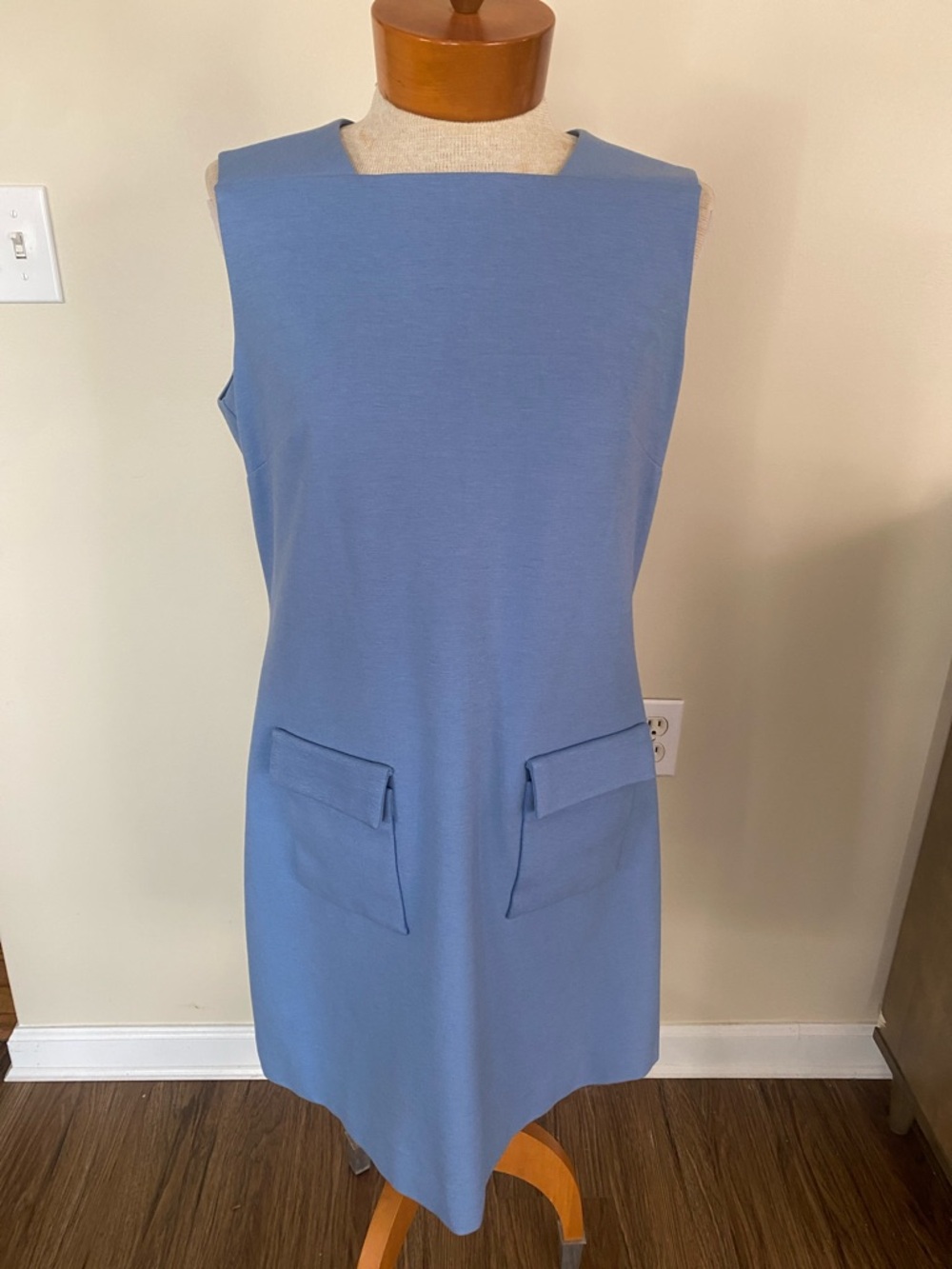 Doncaster retro Sleeveless Mini Shift Dress size 10 career wear square neck